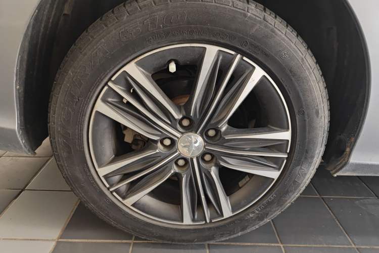 Used Peugeot 308 2016 1.6L Manual Fashion Edition
