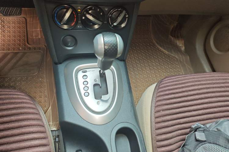 Used Nissan Qashqai 2011 2.0 XL Fire CVT 2WD Gear Lever