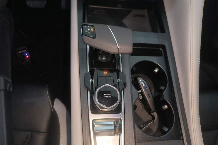 Used CHANGAN CS75 PLUS 2023 3rd Generation 1.5T Automatic Prestige Model Gear Lever