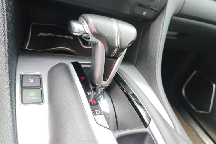 Used Honda Avancier 2017 240TURBO Two-Wheel Drive Premium Edition Gear Lever