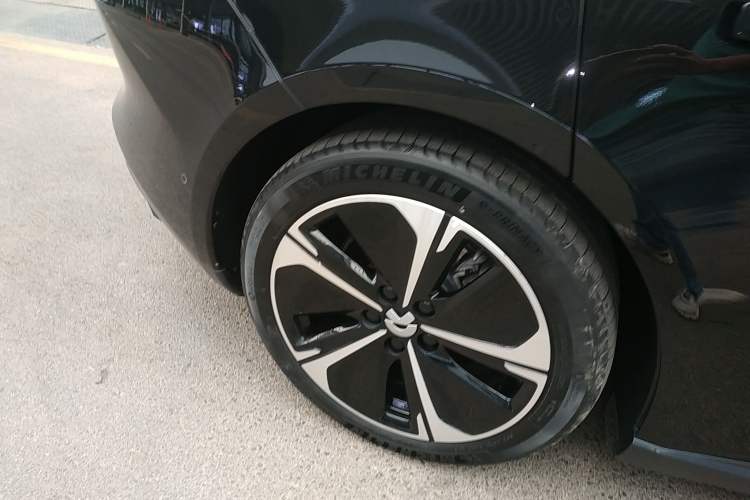 Used Nio ET5T 2023 75 kWh Touring Exterior 8