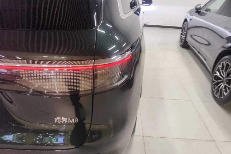 Used Hima AITO M8 2025 Extended-Range Max+ Version 53.4 kWh 5-Seater Edition Exterior 3