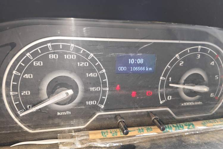 Used SAIC MAXUS Xintu V80 2018 2.5T 6-Speed Manual Aoyuntong Short Wheelbase Mid-Height 5-6 Seater
