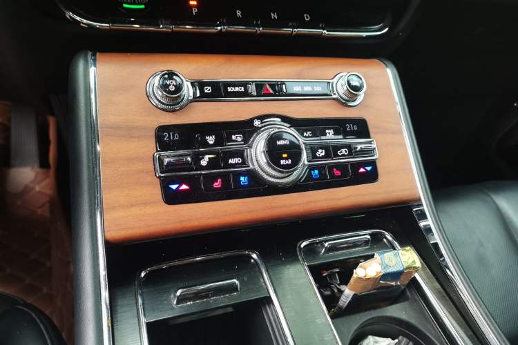 Used Lincoln Aviator 2020 3.0T V6 Four-Wheel Drive Premium Edition Gear Lever