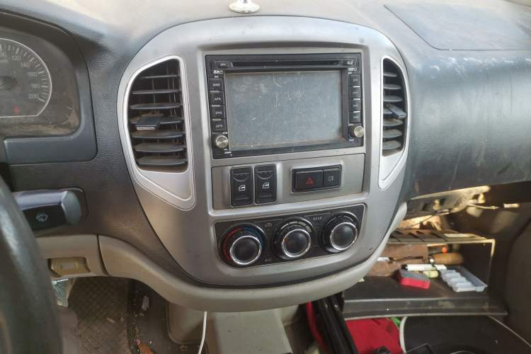 Used FORTHING Lingzhi 2015 M3 1.6L 7-Seater Comfort Model

