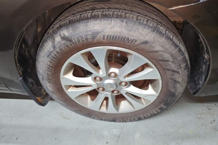 Used Soueast V5 Lingzhi 2015 Plus 1.5L Manual Smart Edition Right Front Wheel Hub