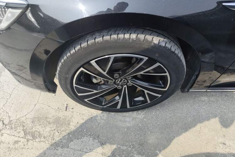 Used Volkswagen Magotan 2020 330TSI DSG Luxury Edition Left Front Wheel Hub