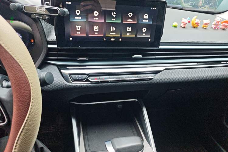 Used Geely Auto Emgrand 2022 4th Generation 1.5L CVT Luxury Model Audio And AC Panel