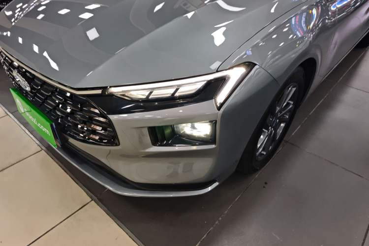 Used Ford Mondeo 2025 2.0T EcoBoost Luxury Version
