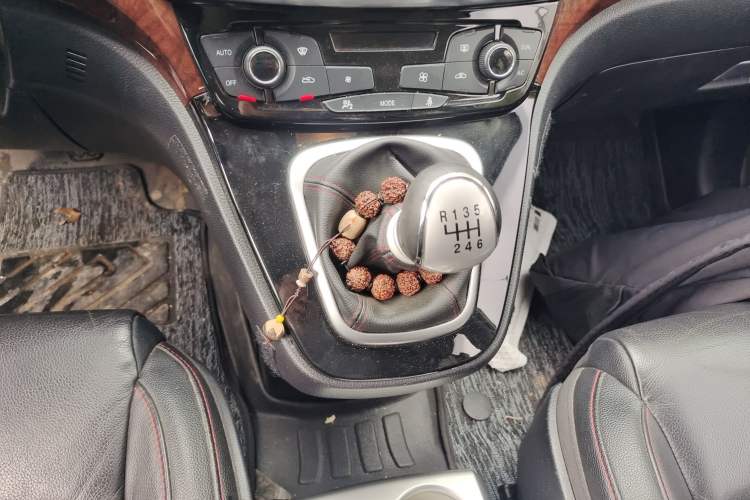 Used Haval H6 2015 Sport Edition 1.5T Manual Two-Wheel Drive Elite Model Gear Lever