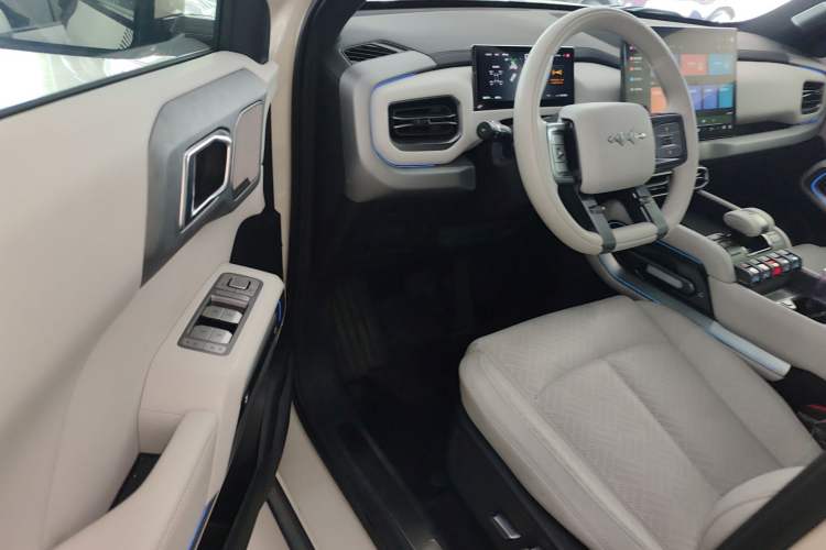 Used Formula Leopard Titanium 3 2025 501KM All-Wheel Drive Intelligent Driving Ultra Version
