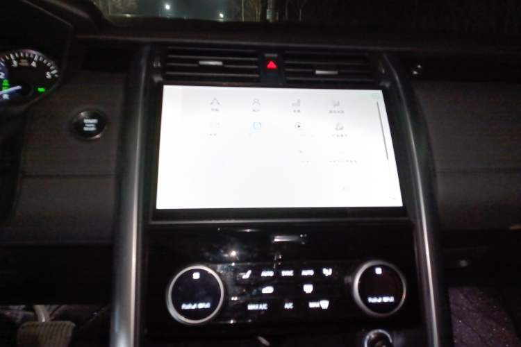 Used Land Rover Discovery 2023 Facelift 300PS S Audio And AC Panel