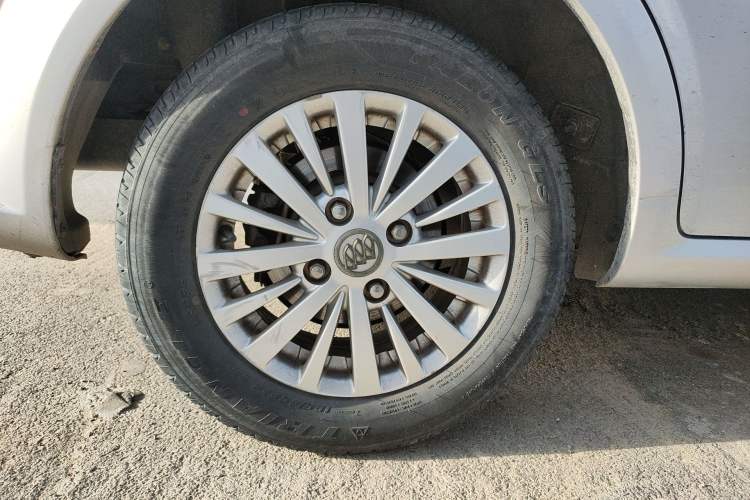 Used Buick Excelle 2015 1.5L Automatic Classic Model Exterior 5