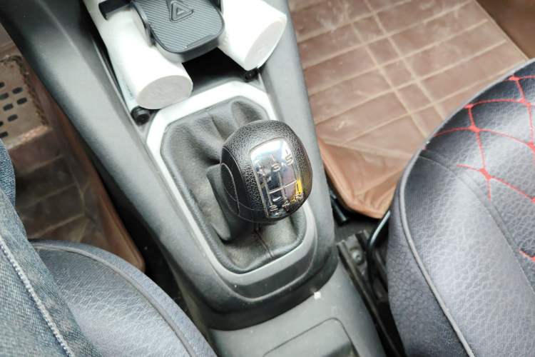 Used Citroen Elysee 2015 Zhishang Edition 1.6L Manual Fashion Model
