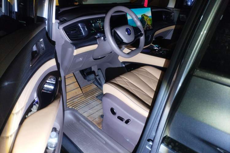 Used Denza D9 2022 DM-i 970 Four-Wheel Drive Flagship Model