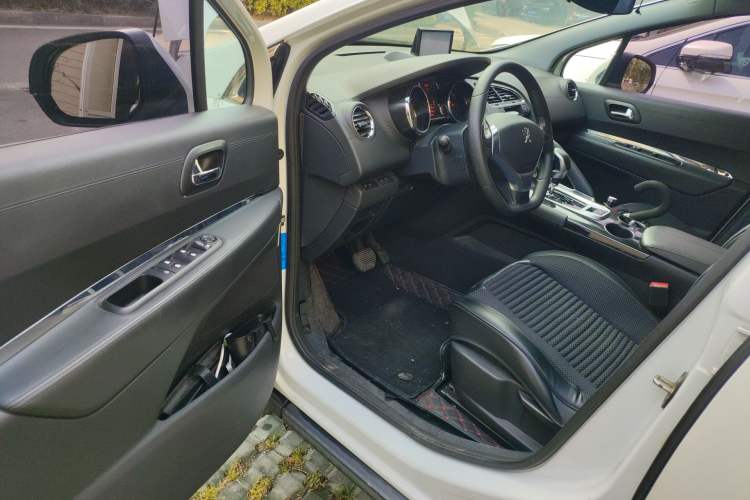 Used Peugeot 3008 2015 2.0L Automatic Classic Edition