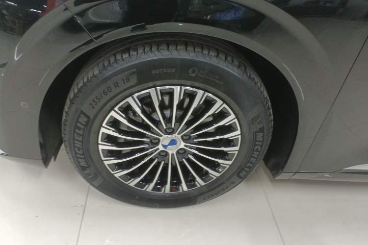 Used Denza D9 2024 DM-i 980 Four-Wheel Drive Flagship Model
