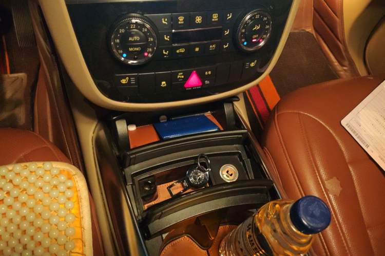 Used Mercedes-Benz R-Class 2014 R 320 4MATIC Luxury Model Gear Lever