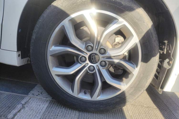 Used Geely Auto Emgrand GT 2016 1.8T Zunya Model Right Front Wheel Hub