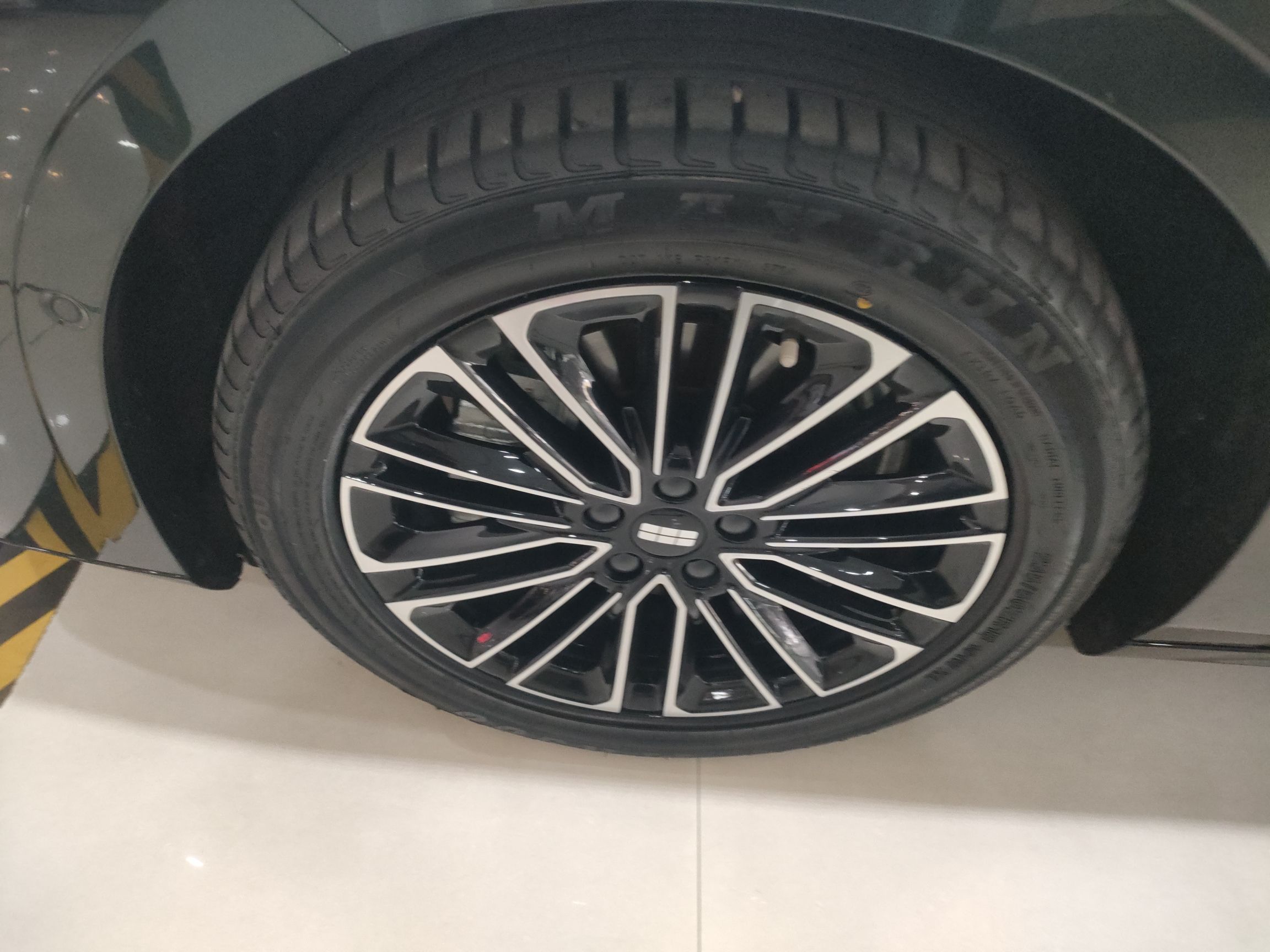 Geely Galaxy 8 2025 130km EM-i Deluxe Edition — снимка 10
