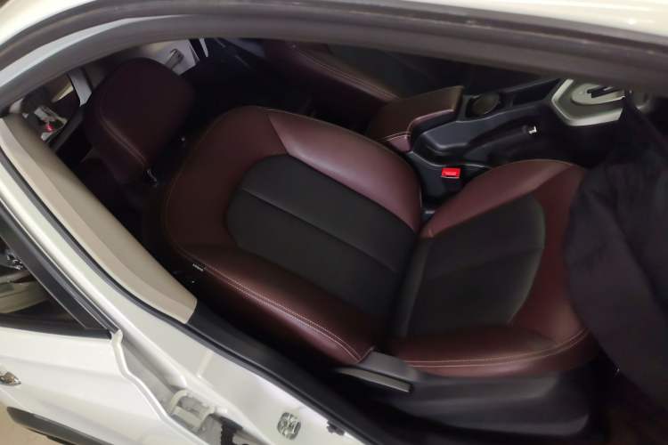 Used Venucia T70X 2015 2.0L CVT SmartFun Sport Edition