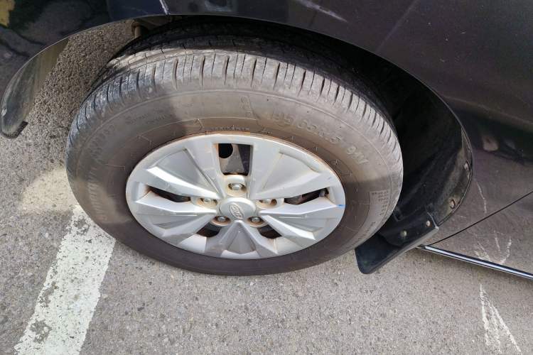 Used JAC Refine M3 2018 IKEA Edition 1.6L Luxury Model Left Front Wheel Hub