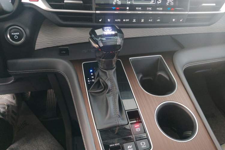 Used Toyota SIENNA 2024 2.5L Hybrid Comfort Edition Gear Lever