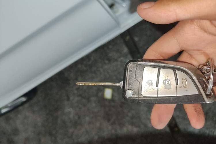 Used Cowin C3 2015 1.5L Manual Yellow Diamond Edition Vehicle Key