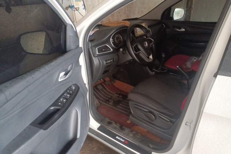 Used Baojun 730 2021 1.5L Manual Fashion Version 7 Seats
