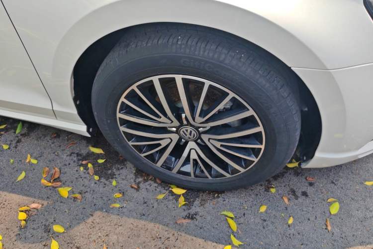 Used Volkswagen Lamando 2018 280TSI DSG Luxury Edition Right Front Wheel Hub