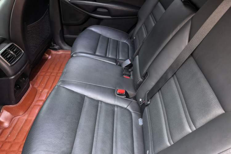 Used Kia Sorento 2015 Sorento L 2.4L Gasoline 4WD Elite Edition 5 Seats China IV Standard Left Rear Seat