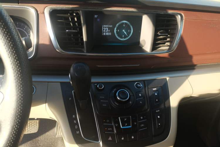 Used Buick GL8 2018 28T Luxury Model China VI Standard
