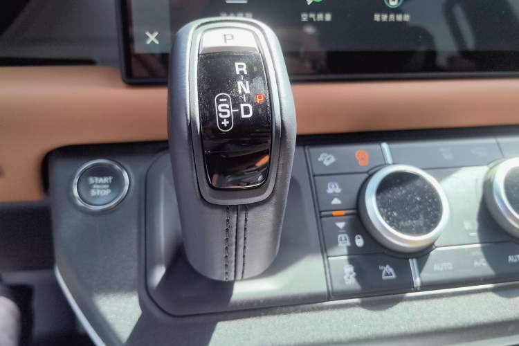 Used Land Rover Defender 2024 110 3.0T P400 X-DYNAMIC HSE Gear Lever