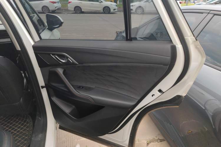 Used Roewe D5X DMH 2024 135 Tech Edition
