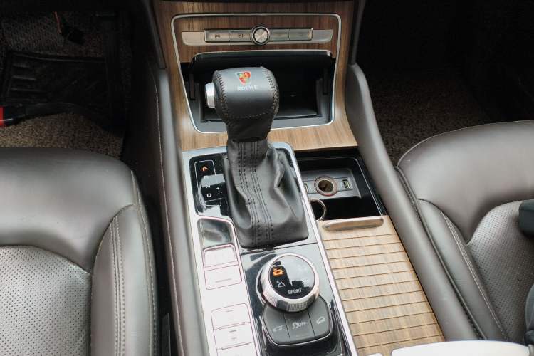 Used Roewe RX8 2018 30T Smart Connectivity All-Wheel Drive Supreme Edition Gear Lever