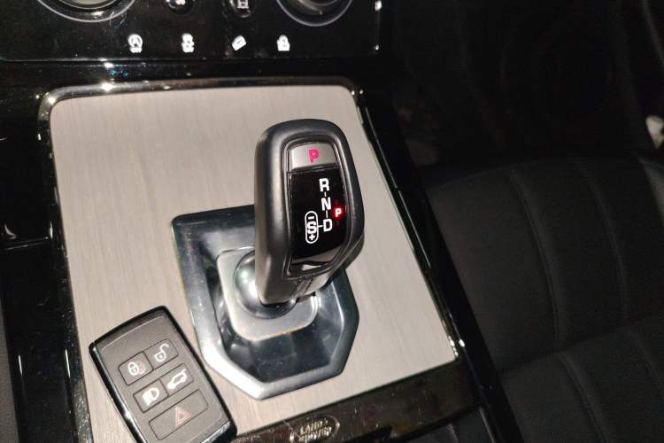 Used Land Rover Range Evoque 2021 Range Rover Velar 249 PS R-Dynamic S Performance Edition Gear Lever