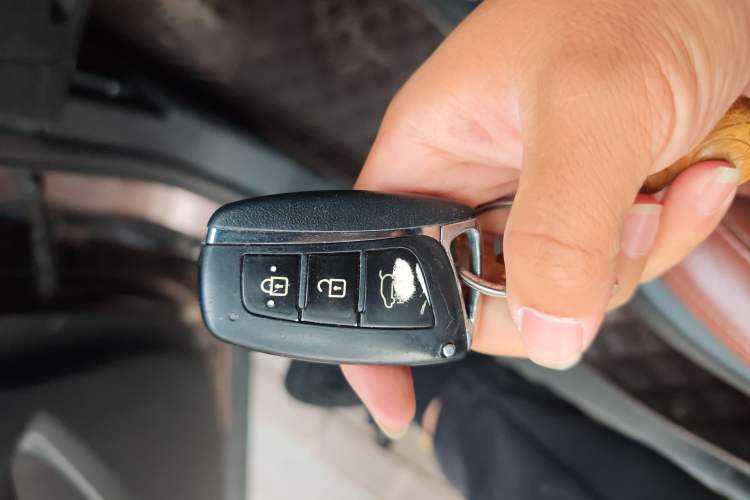 Used Hyundai Grand SantaFe 2013 3.0L 7-seat 4x4 Brown Interior Flagship Edition Vehicle Key