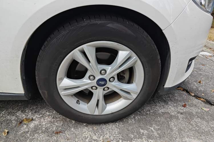 Used Ford Focus 2015 Sedan 1.6L Automatic Comfort Model
