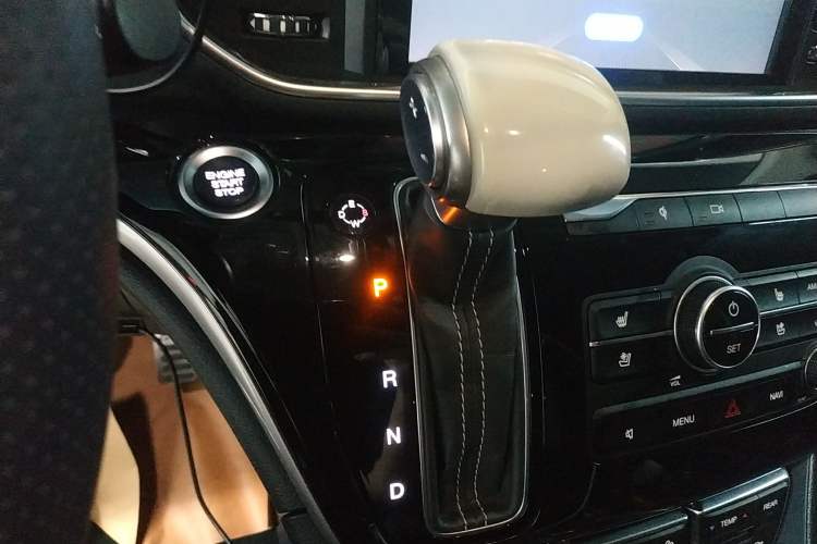 Used GAC Trumpchi M8 2019 320T Ultimate Edition Gear Lever