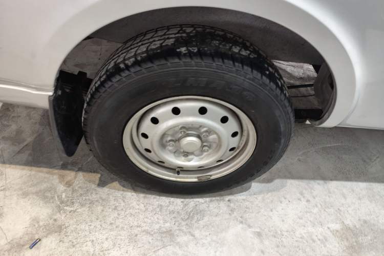 Used Wuling Rongguang EV 2022 Basic Passenger Bus Powered by Penghui Battery
