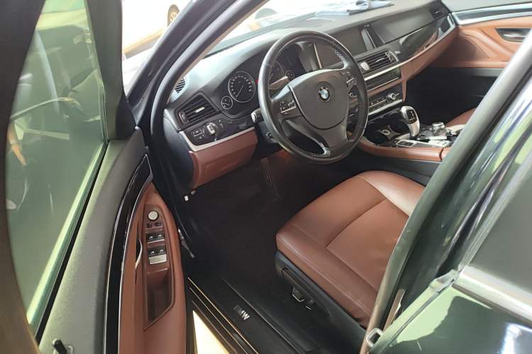 Used BMW 5 Series 2014 520Li Elegant Model
