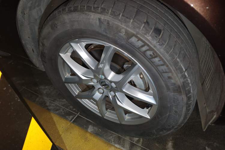 Used Volvo XC60 2019 T5 4x4 Smart Edition China VI Standard Right Front Wheel Hub