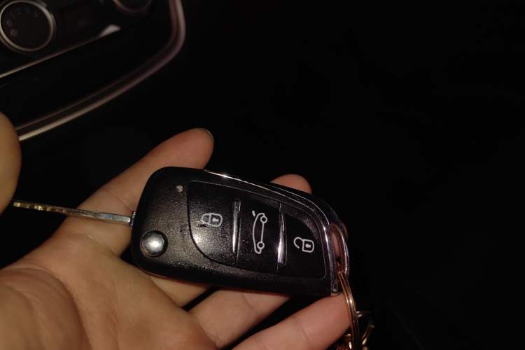 Used Nissan Tiida 2016 1.6L CVT Cool Dynamic Edition Vehicle Key