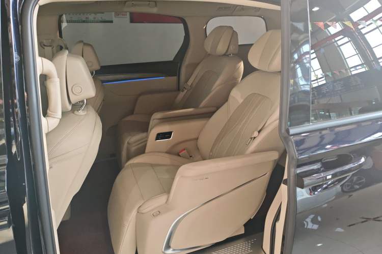 Used Buick GL8 New Energy 2025 Lu Shang Luxury Edition 7-Seater