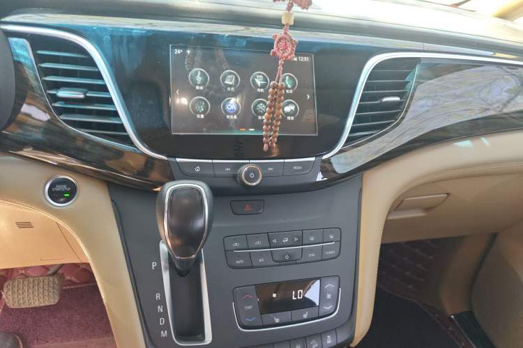 Used Buick GL8 2017 ES 28T Premium Version China V Standard Audio And AC Panel