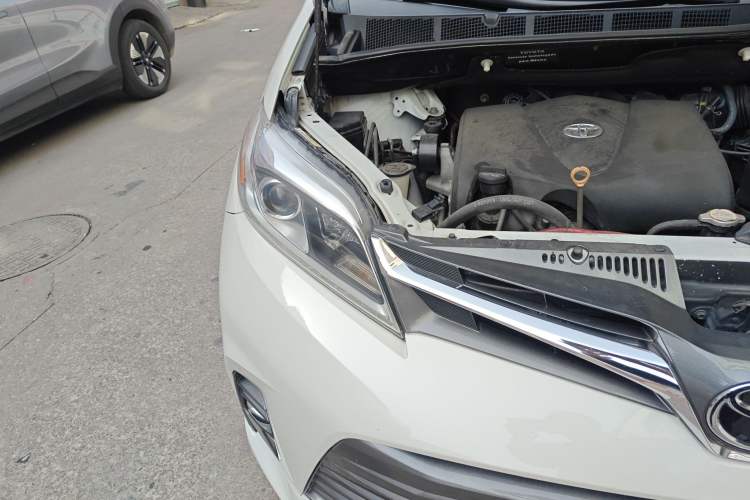 Used Toyota SIENNA 