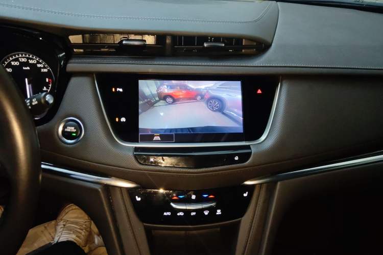 Used Cadillac XT5 2022 2.0T Two-Wheel Drive Luxury Version Audio And AC Panel