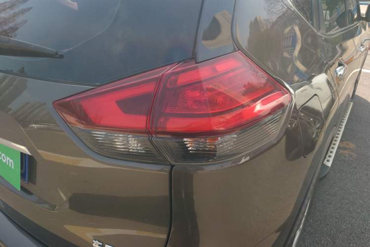 Used Nissan X-Trail 2019 2.0L CVT Smart Connect Comfort Edition 2WD
