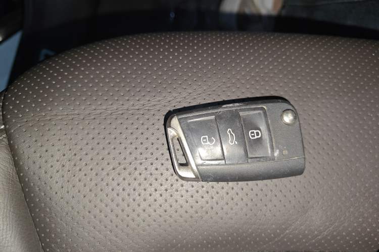 Used Volkswagen Teramont 2017 530 V6 Four-Wheel Drive Luxury Edition Vehicle Key