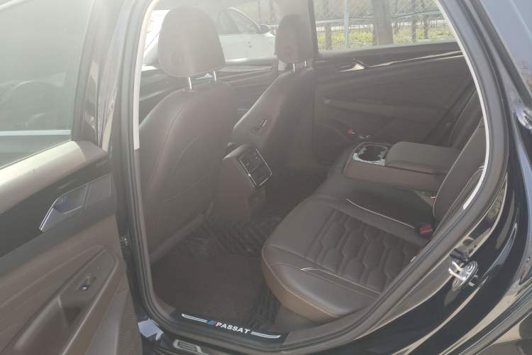 Used Volkswagen Passat 2020 Facelift 330TSI Elite Edition China VI Standard Left Rear Seat